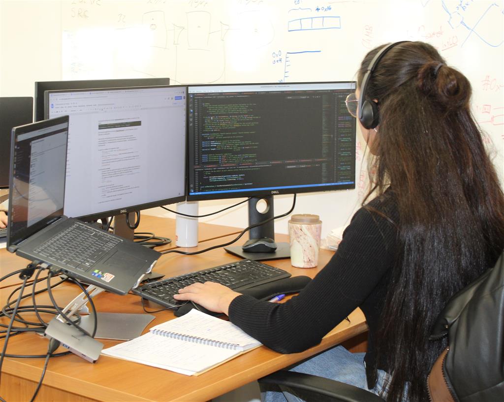 work at fentiss
